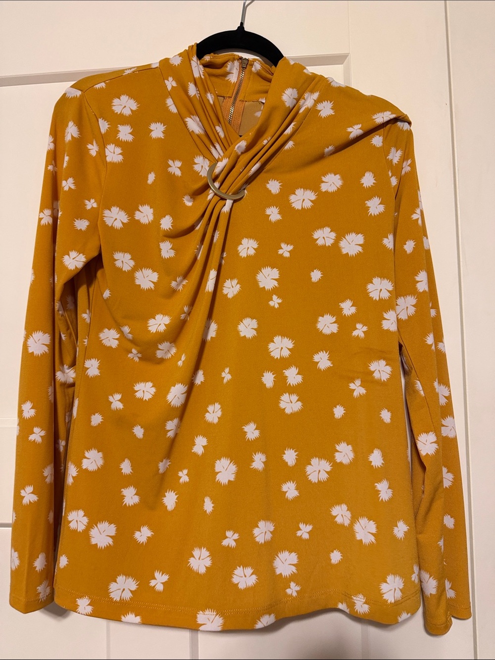 Liz Claiborne Mustard Yellow White Floral Ring-Detail Long Sleeve Top